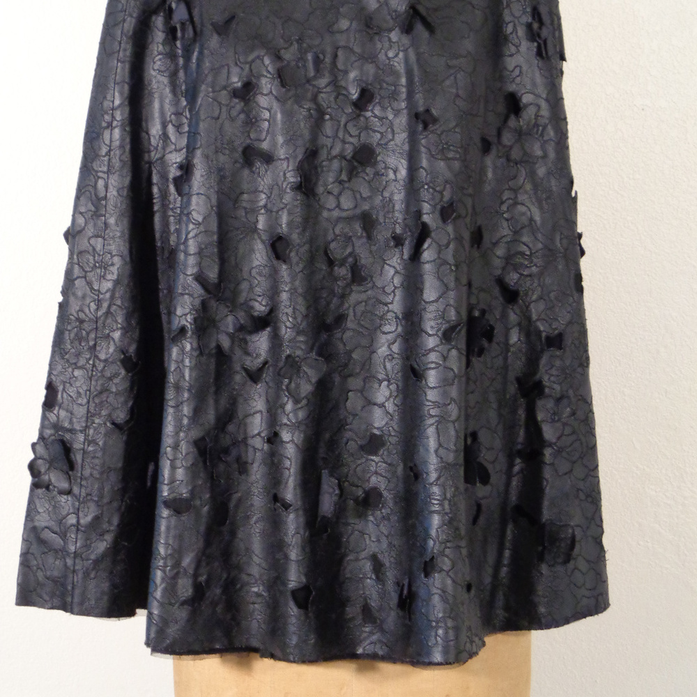 BCBG BLACK FLORAL LEATHER SKIRT